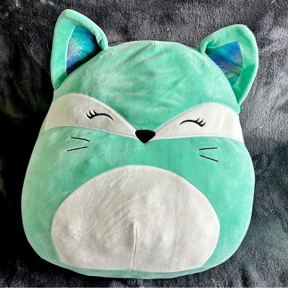 Rienne The Arctic Fox Squishmallow 16 Inch NWOT